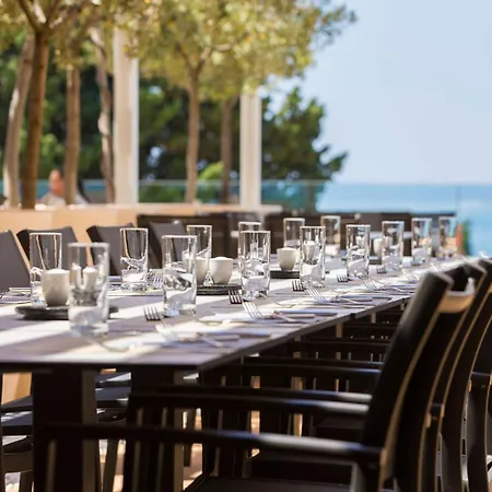 Radisson Blu &